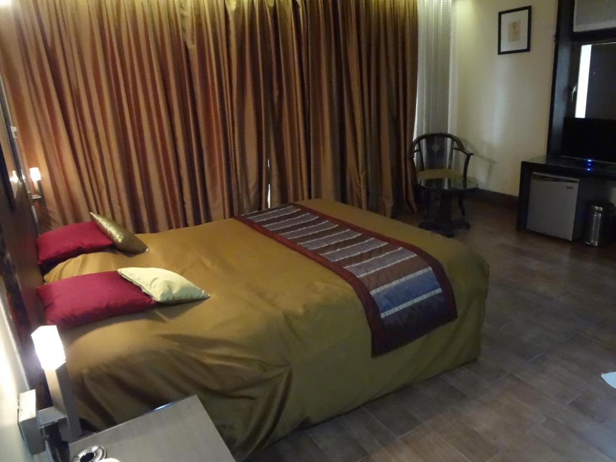 Hotel Sampoorna Mumbai  Buitenkant foto